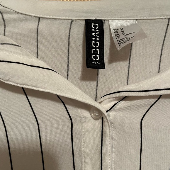 H&M DIVIDED~CROP/ BUTTON UP~ M - Picture 3 of 3